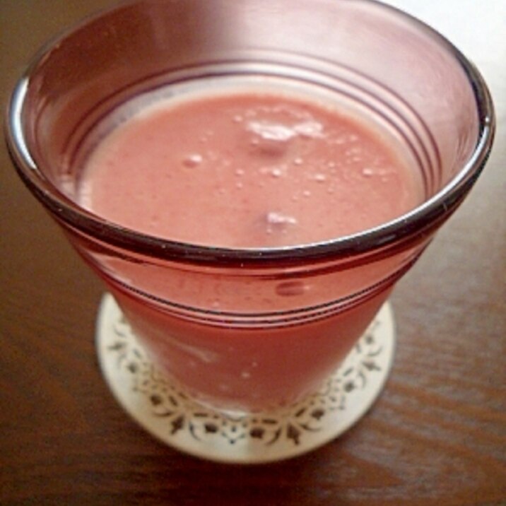 バニラアイスの苺ジュース